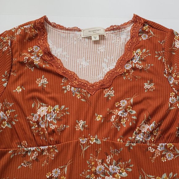 NO COMMENT Floral Lace Neck Top - Picture 3 of 6